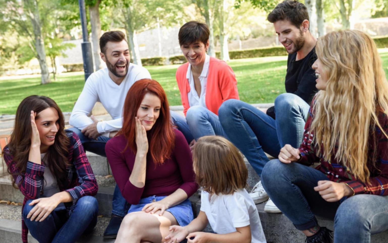 Tim ahli trading sedang melakukan diskusi strategi investasi